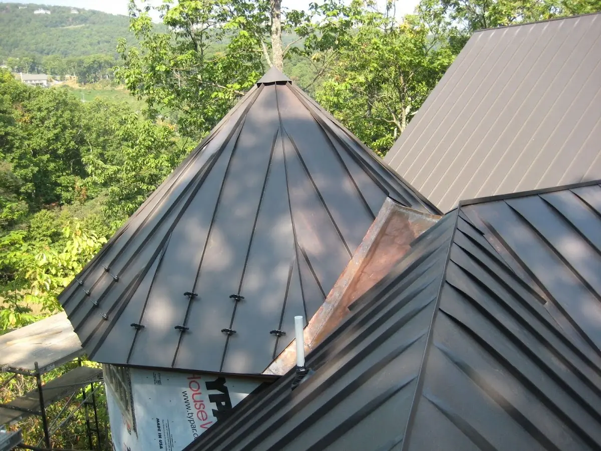 Professional Roof Tarp Installation by Craftsman Roofing in Redland Woods